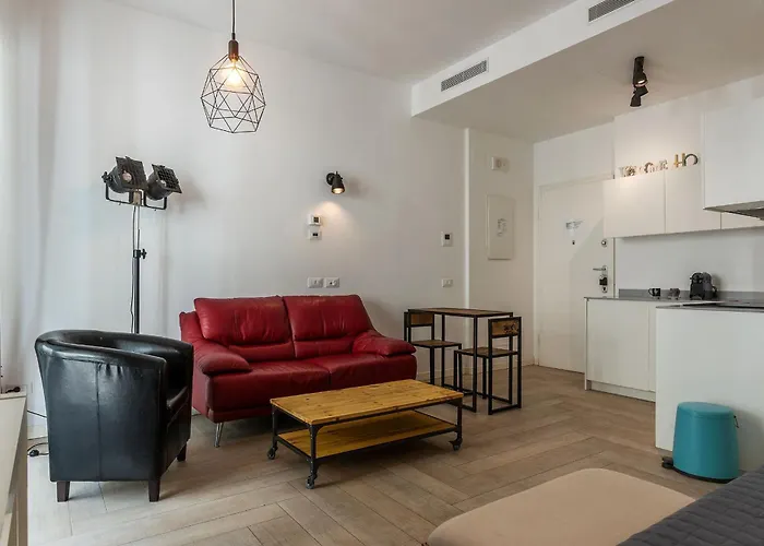 Guesthost - Ostiense Modern Apartment Rom
