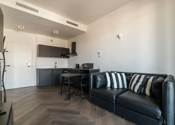 Guesthost - Ostiense Modern Apartment *